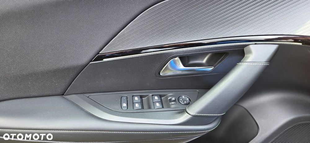 Peugeot 2008 PureTech 130 EAT8 GT - 16