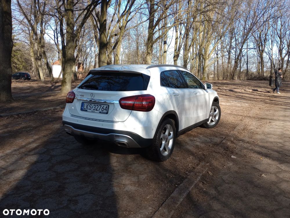 Mercedes-Benz GLA 200 7G-DCT - 7
