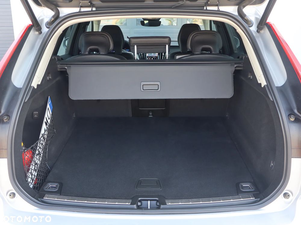 Volvo XC 60 B4 D AWD Momentum Pro - 17