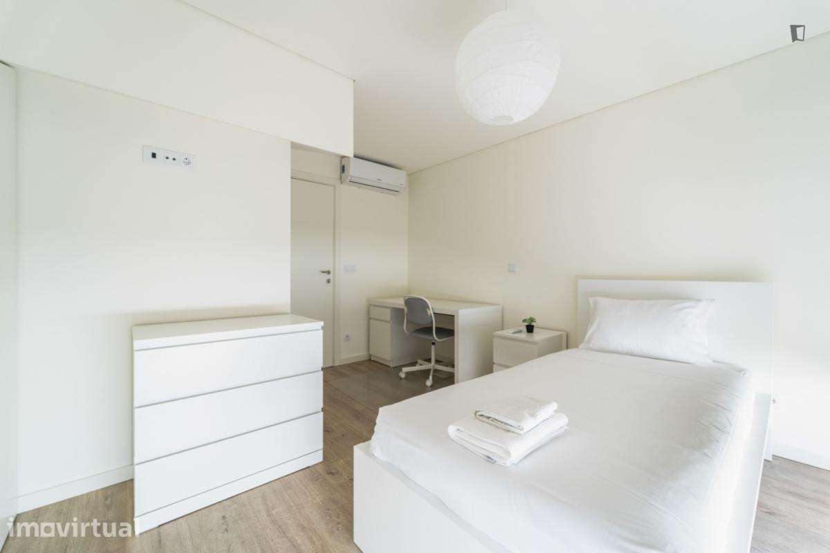 Quarto - localizado em Sé de Braga e São Lázaro Braga - Grande imagem: 5/25