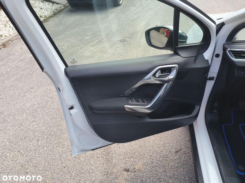 Peugeot 2008 PureTech 82 Allure - 15