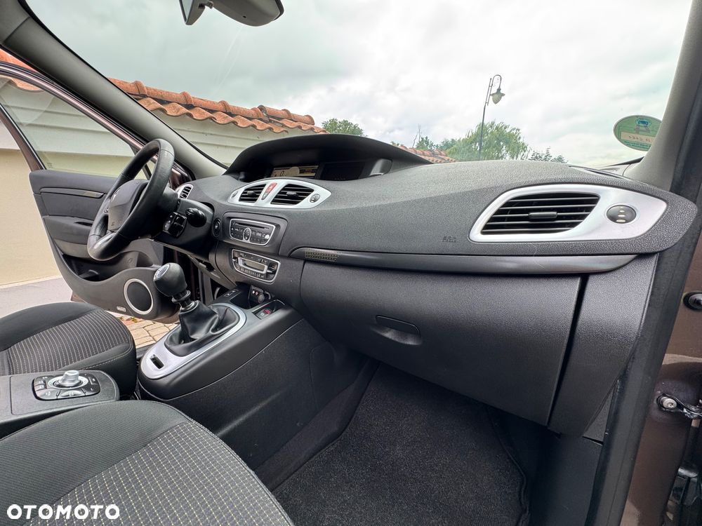 Renault Grand Scenic - 33