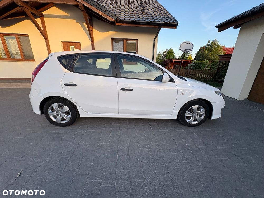 Hyundai i30 blue 1.4 Style - 6