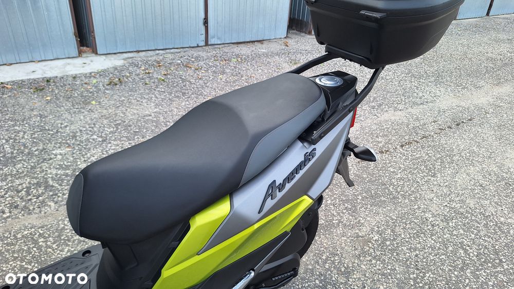 Suzuki Avenis - 6