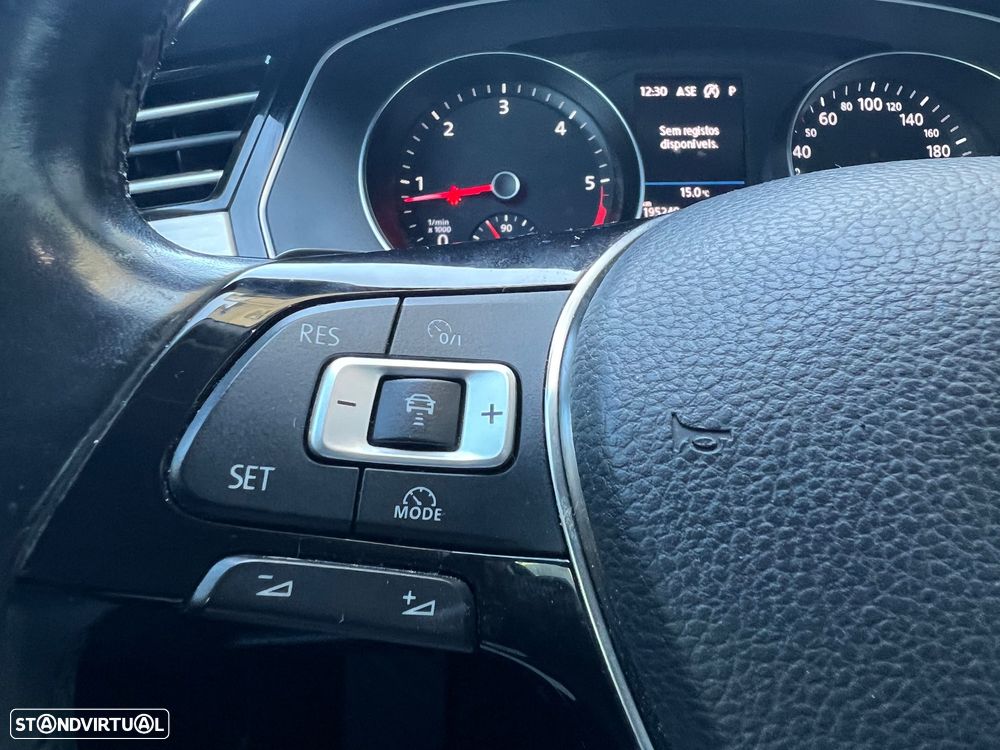 VW Passat 2.0 TDI Confortline DSG - 39