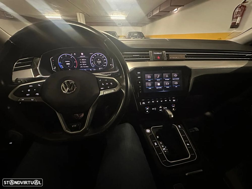VW Passat Variant 2.0 TDi R-Line DSG - 11