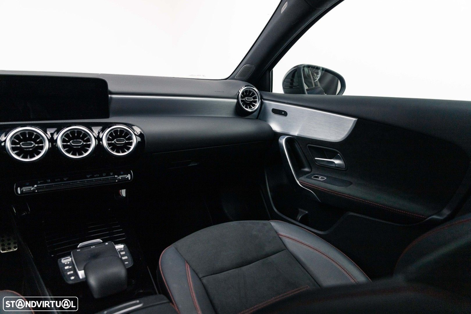 Mercedes-Benz A 250 e AMG Line - 17