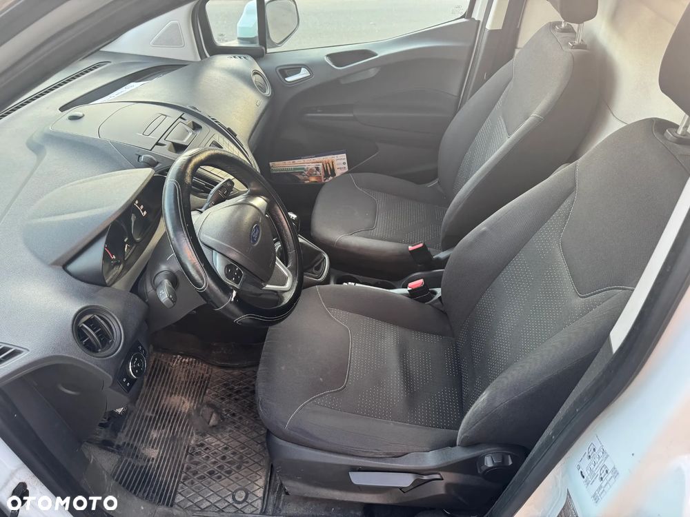 Ford Transit Courier - 4