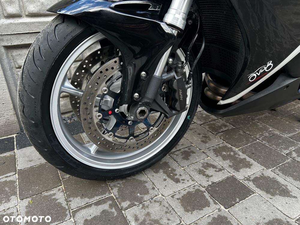 Honda VFR - 25