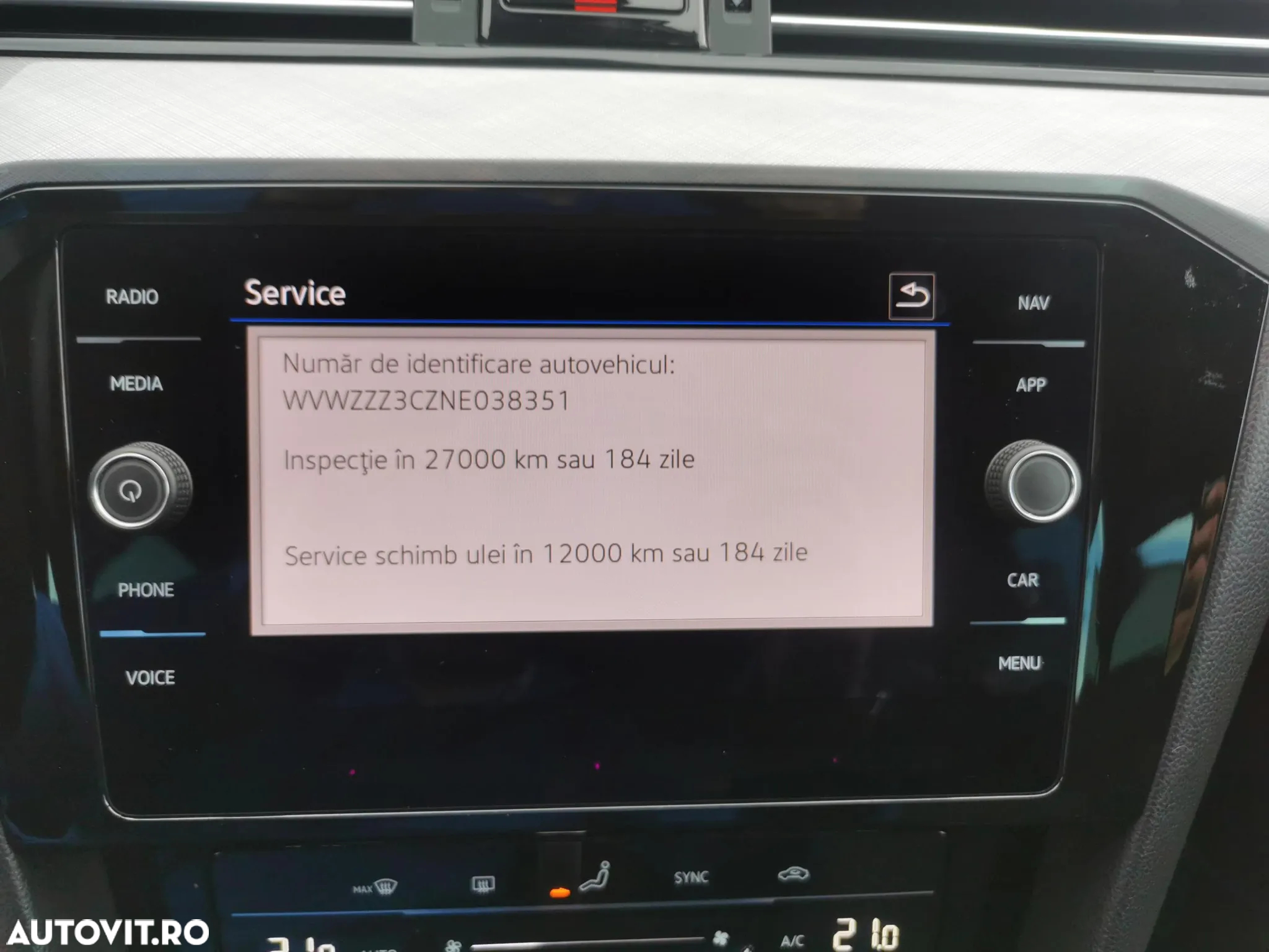 Volkswagen Passat 2.0 TDI SCR DSG Business - 26