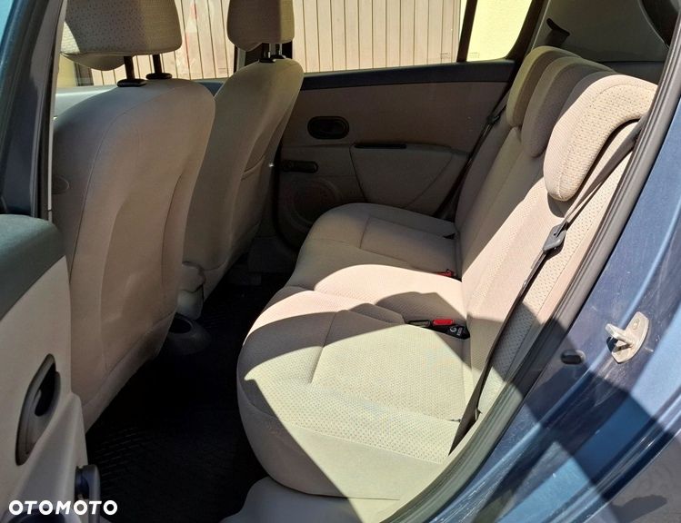 Renault Clio 1.2 16V Expression - 8