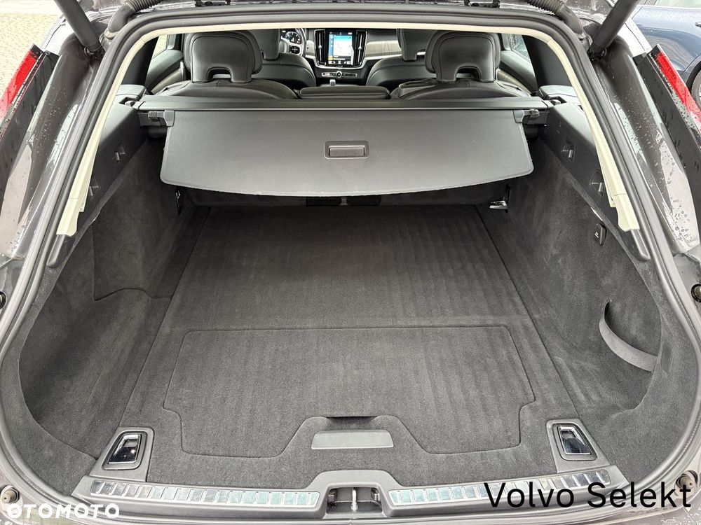 Volvo V90 Cross Country - 26