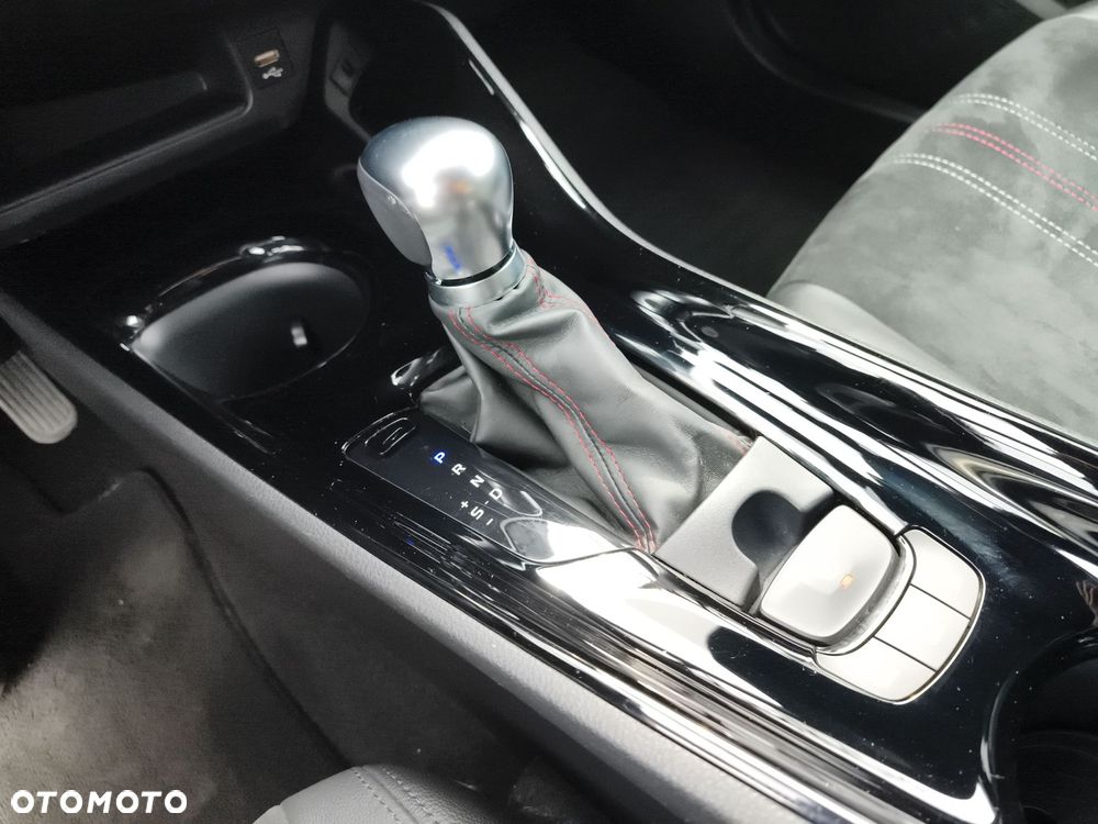 Toyota C-HR 2.0 Hybrid GR Sport - 24