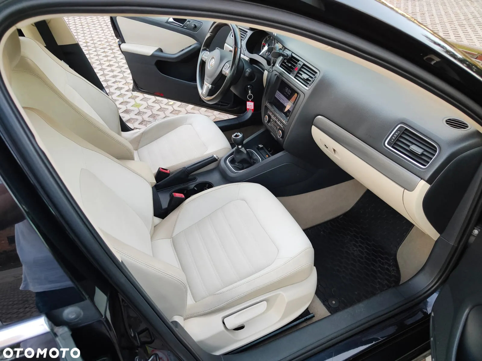 Volkswagen Jetta 1.6 TDI Highline - 9
