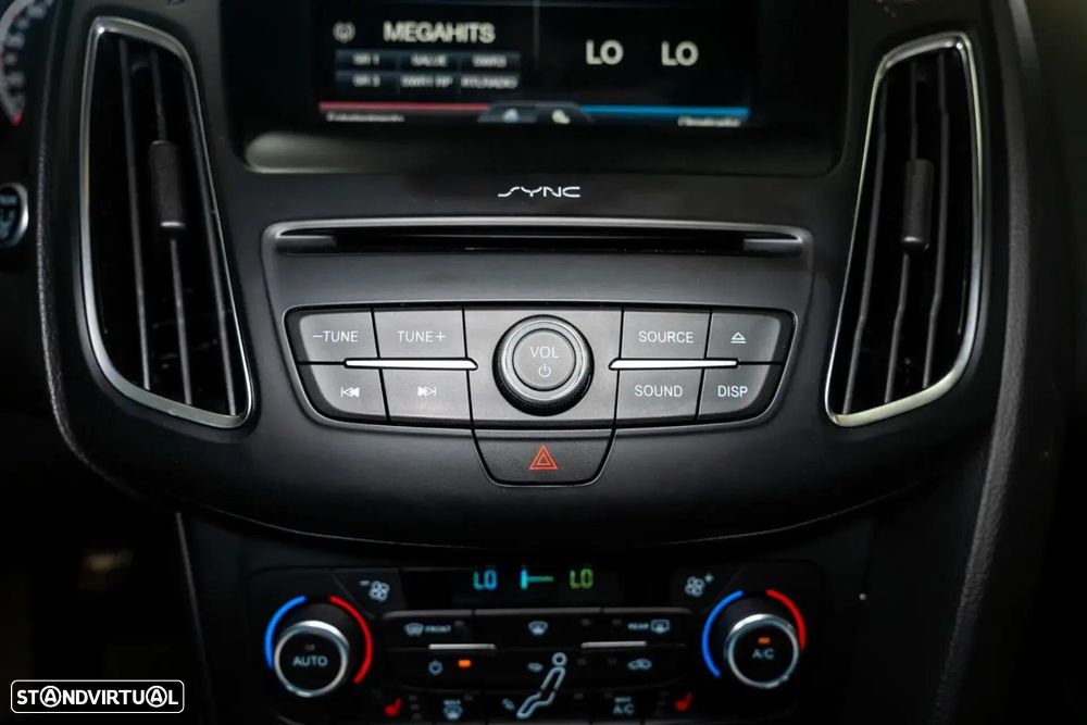 Ford Focus 2.0 EcoBoost ST c/ Pack Pele Desportiva - 39