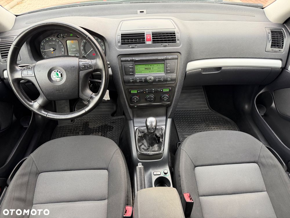 Skoda Octavia 1.6 Combi Ambiente - 29