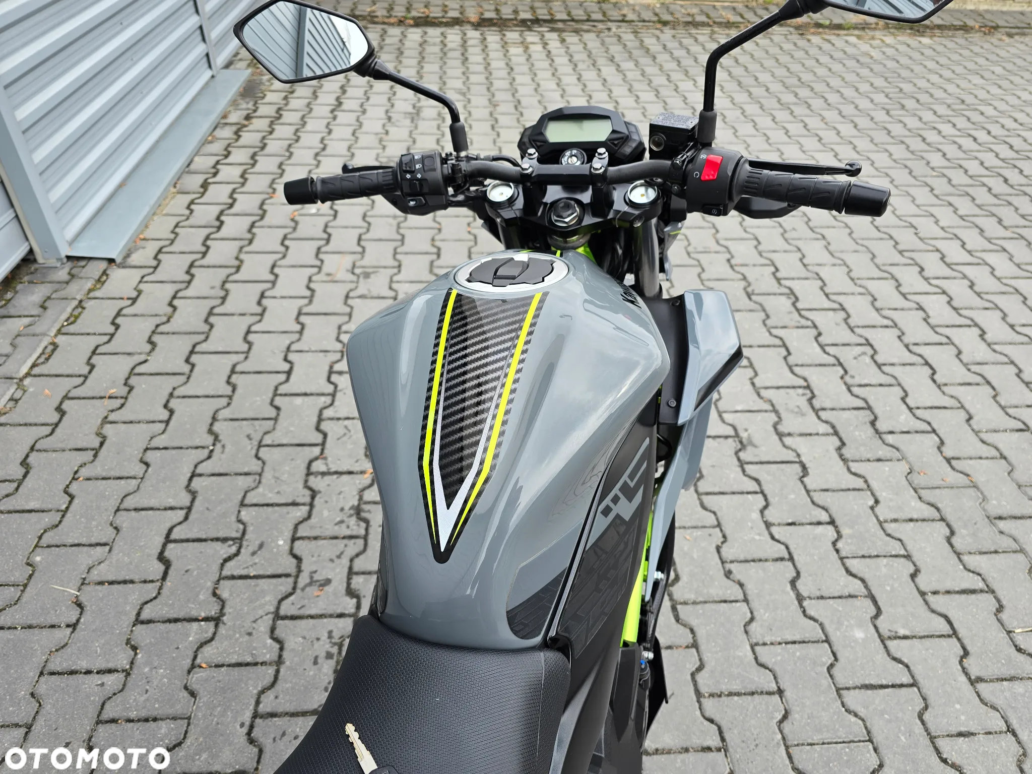 Kawasaki Z - 6