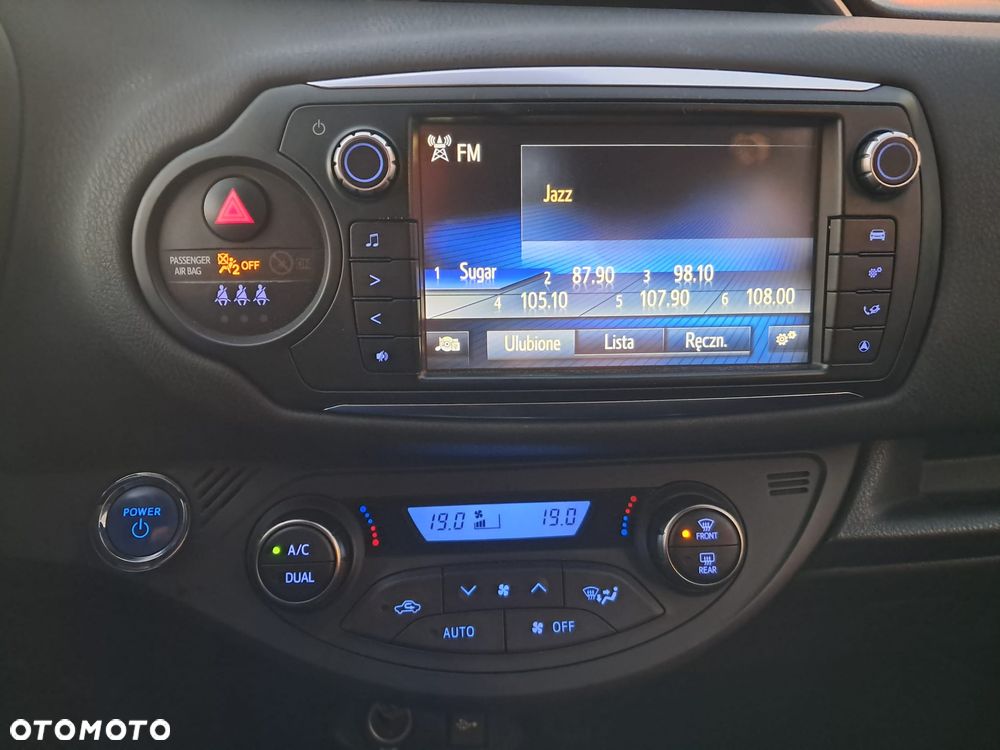 Toyota Yaris Hybrid 100 Selection Passion - 10