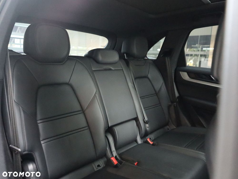 Porsche Cayenne - 21