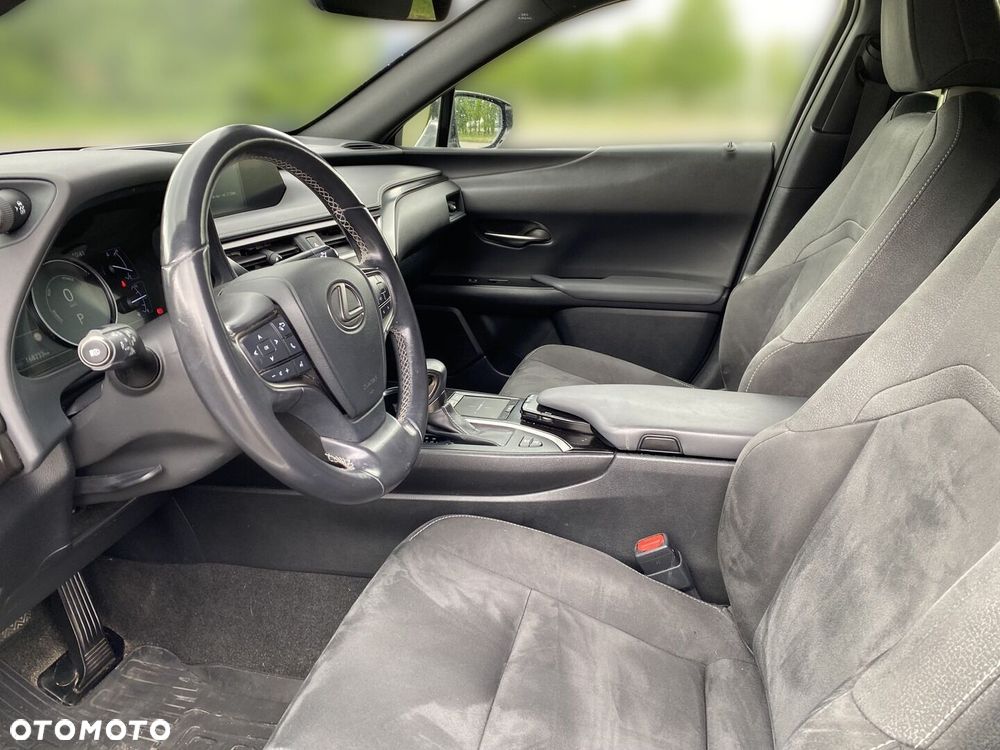 Lexus UX - 15