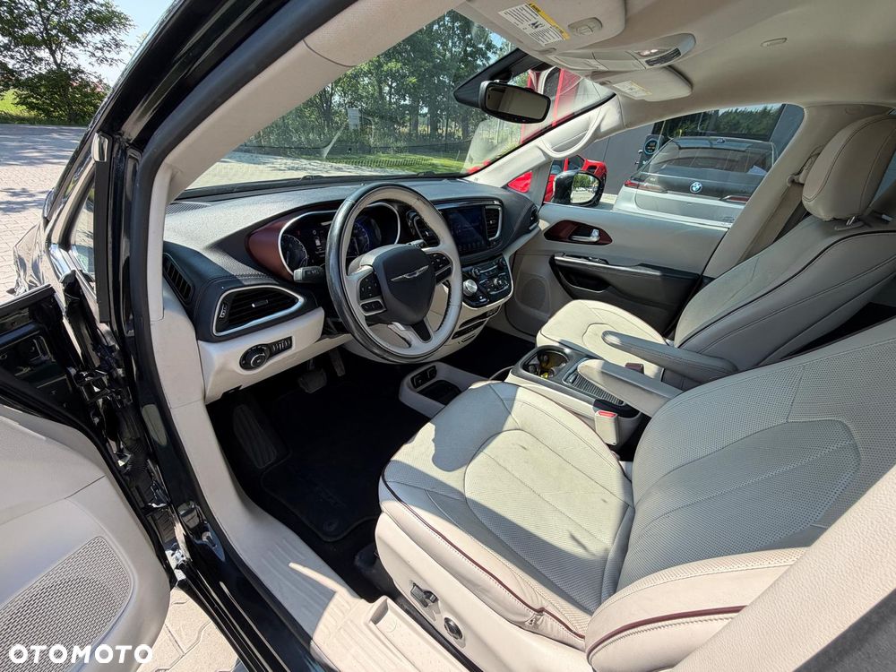 Chrysler Pacifica - 16