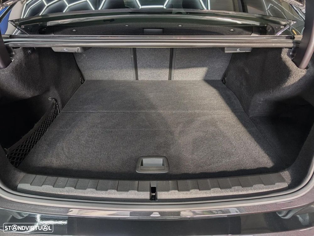BMW 320 e Pack Desportivo M Auto - 31