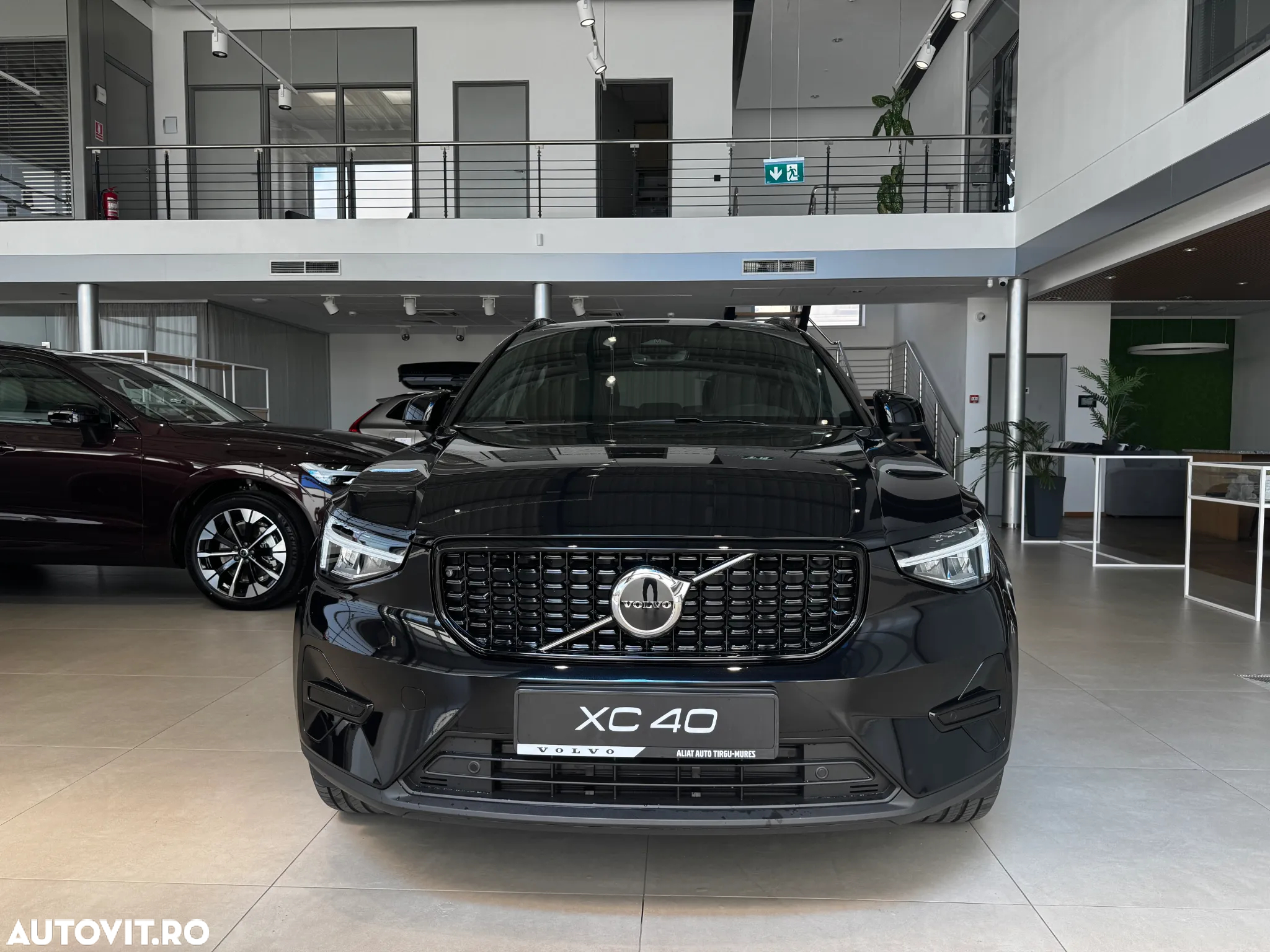 Volvo XC 40 B3 AT FWD MHEV Plus Dark - 3