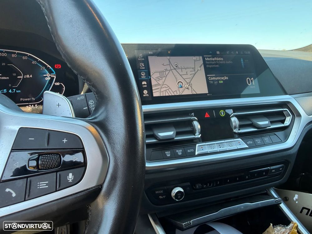BMW 330 e Pack Desportivo M Auto - 13