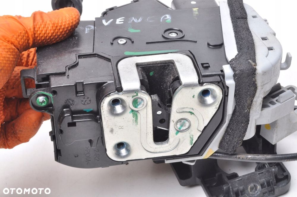 KIA VENGA ZAMEK DRZWI PRAWY PRZÓD PRZEDNI LIFT HB 5D 7 PIN 81320-1P040 - 2