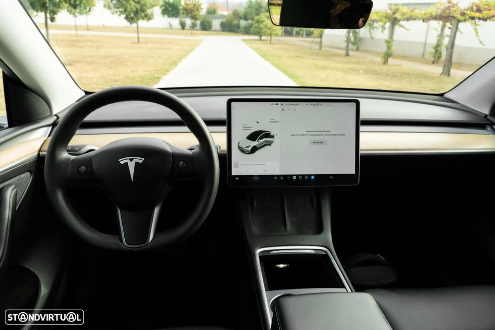 Tesla Model Y Long Range Dual Motor AWD - 11