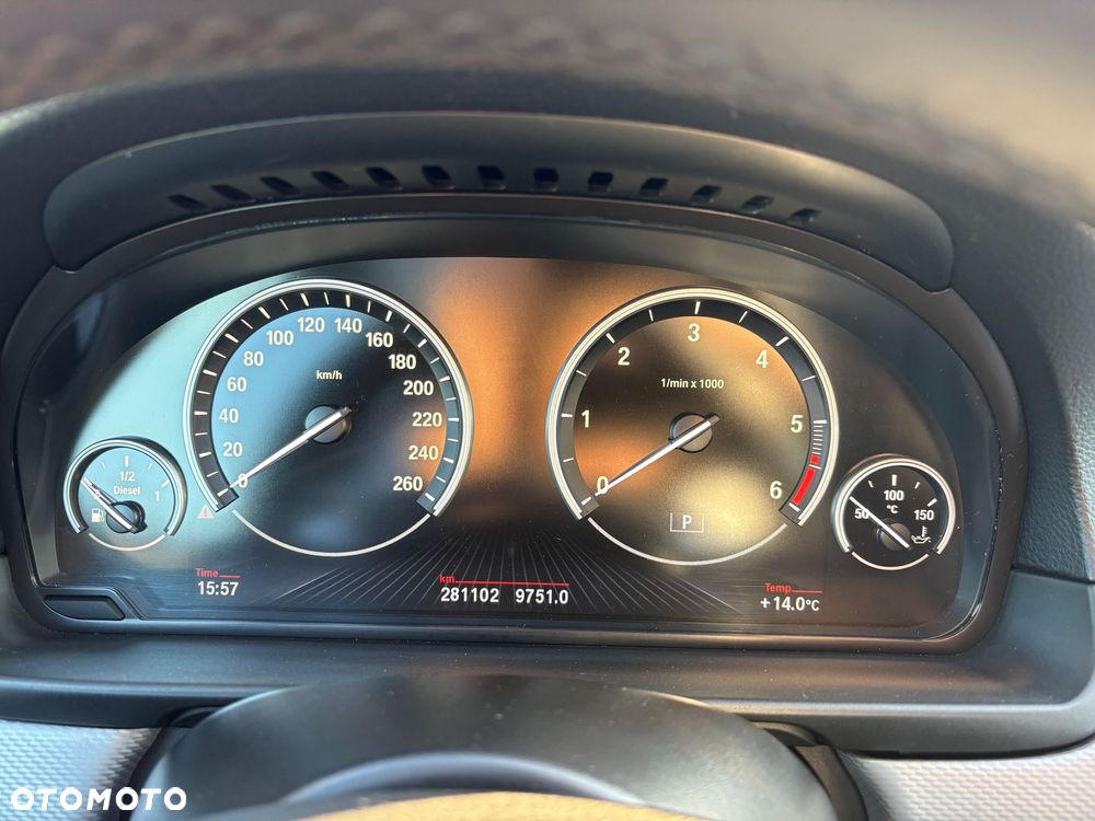 BMW Seria 5 530d xDrive - 12