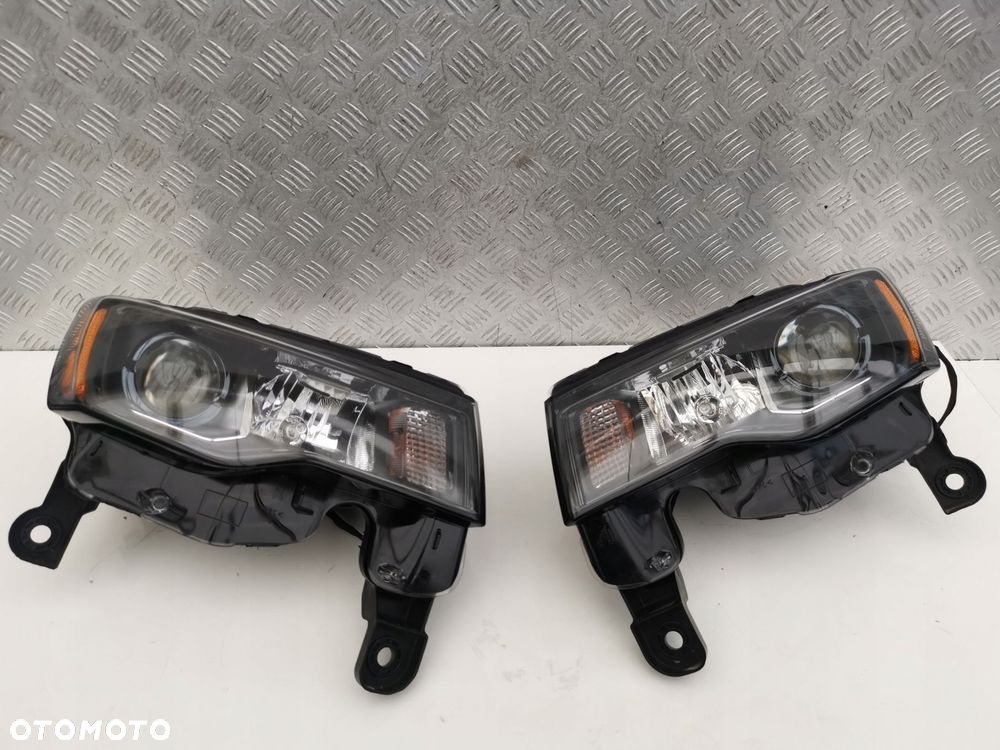 JEEP GRAND CHEROKE WK2 LIFT USA LAMPY PRZOD LEWA PRAWA PRZEDNIA USA ORG - 2