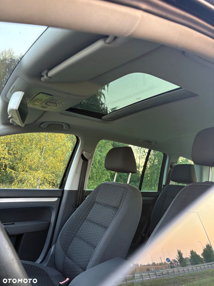 Volkswagen Touran - 38