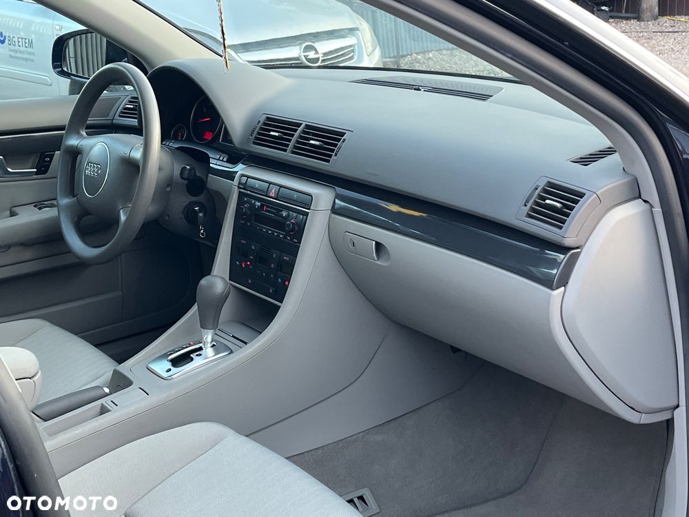 Audi A4 Limousine - 13