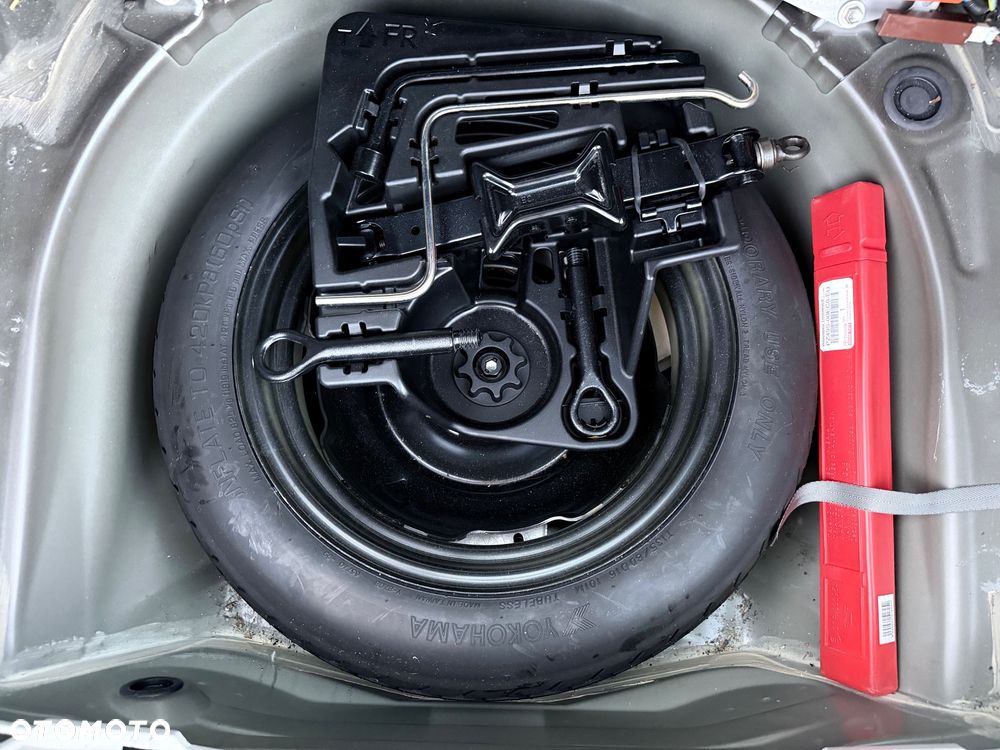 Toyota Prius 1.8 HSD Life - 26