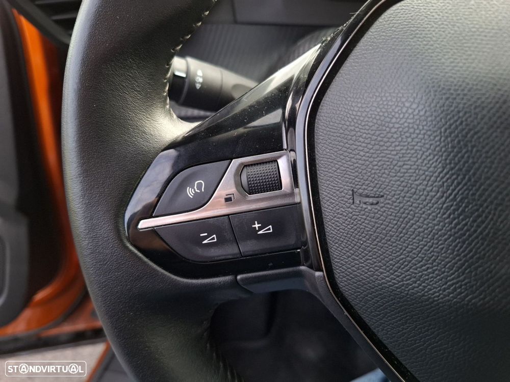 Peugeot 2008 1.2 PureTech Allure Pack - 16