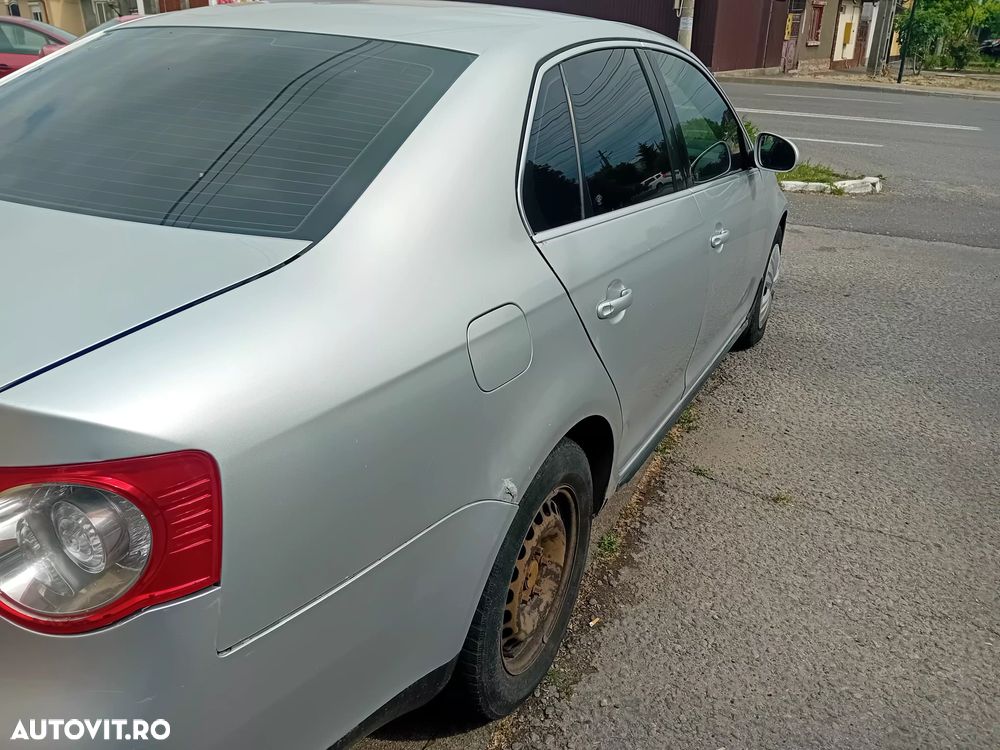 Volkswagen Jetta 2.0 TDI Comfortline - 6