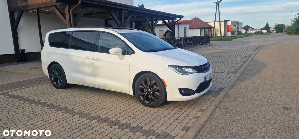 Chrysler Pacifica - 3