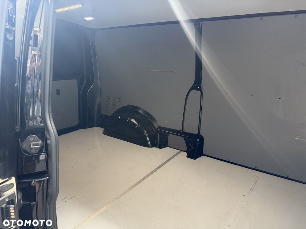 Volkswagen Transporter - 31