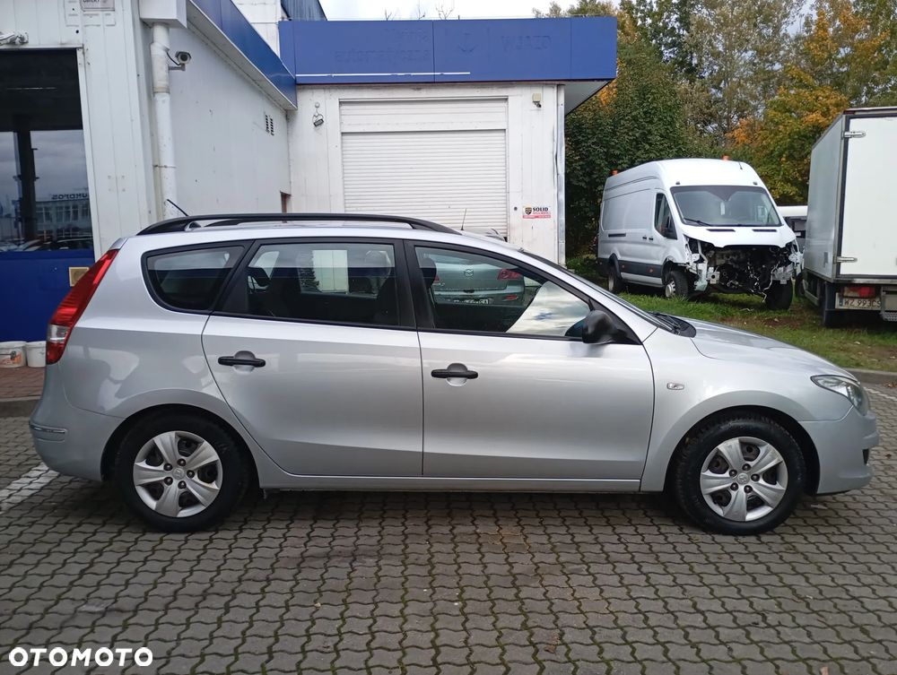 Hyundai i30 i30cw 1.4 blue Comfort - 22