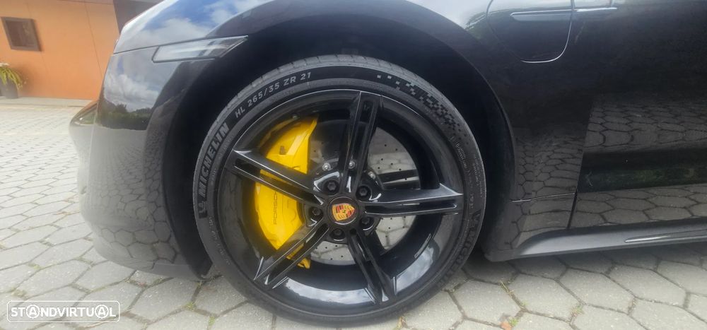 Porsche Taycan Turbo S - 9