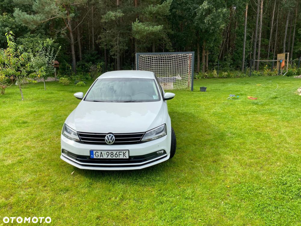 Volkswagen Jetta - 1