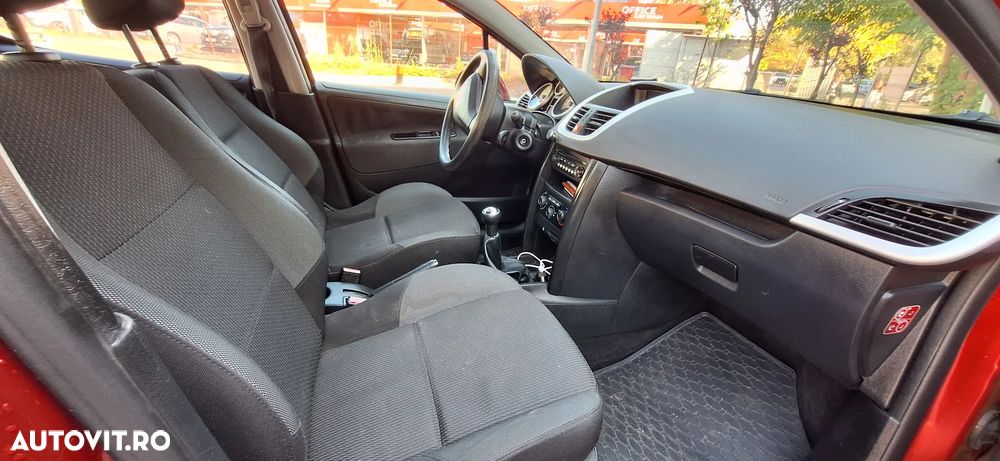 Peugeot 207 - 8