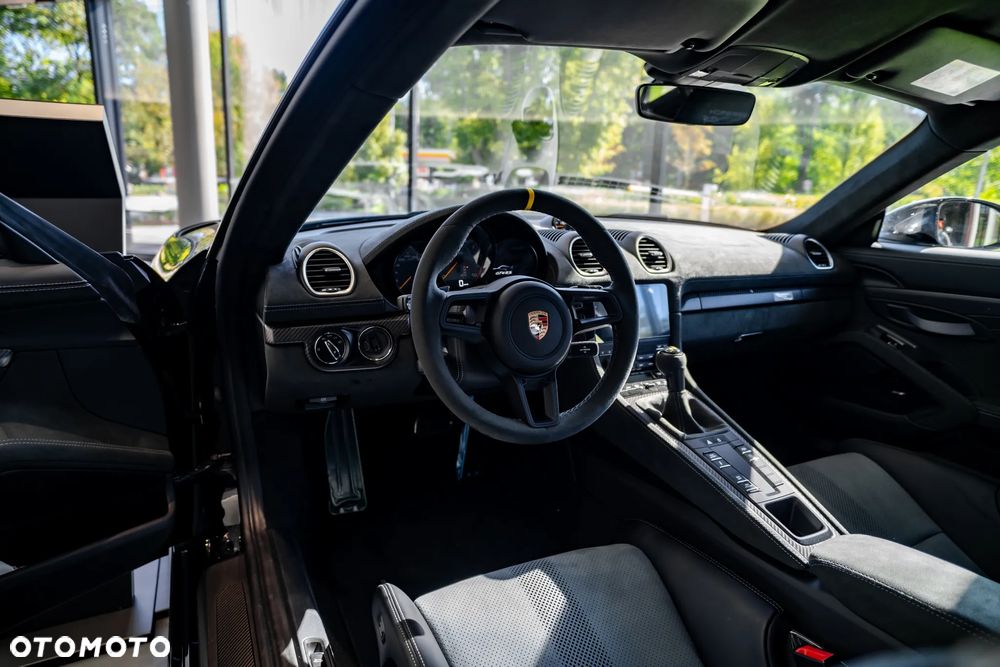 Porsche 718 Cayman GPF GT4 RS PDK - 9