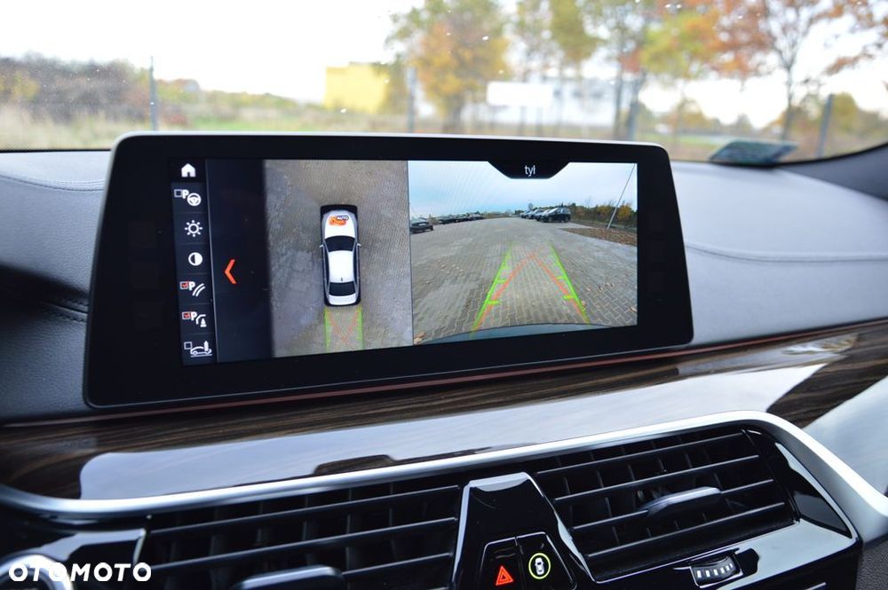 BMW Seria 5 M550i xDrive sport - 18