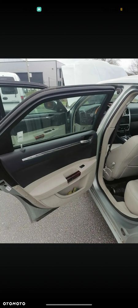 Chrysler 300C 2.7 V6 - 6