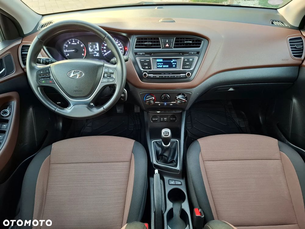 Hyundai i20 1.2 YES Gold - 34