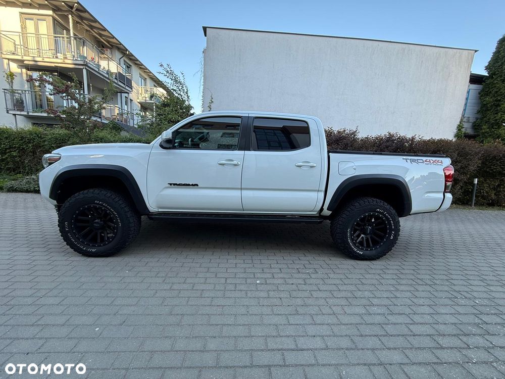 Toyota Tacoma - 4