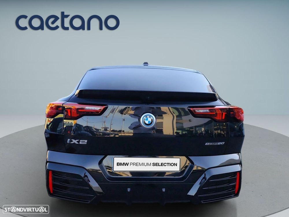 BMW iX2 eDrive20 Pack Desportivo M - 7