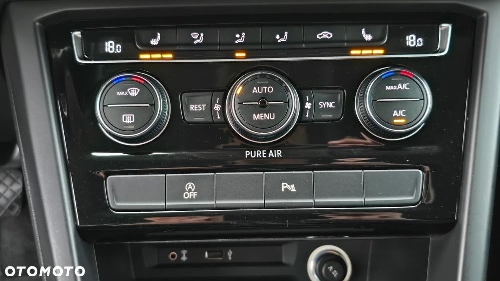 Volkswagen Touran - 31